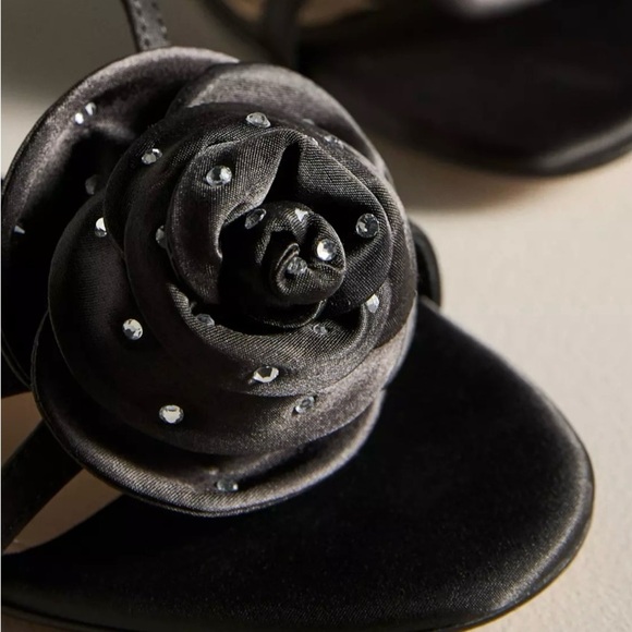 NEW with tags (NWT) Lola Cruz 3D Gem Black Flower Slingback Heels Size 10 - Picture 5 of 6